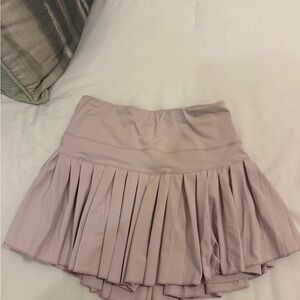 Chic Pleated Mini Skirt in Soft Pink